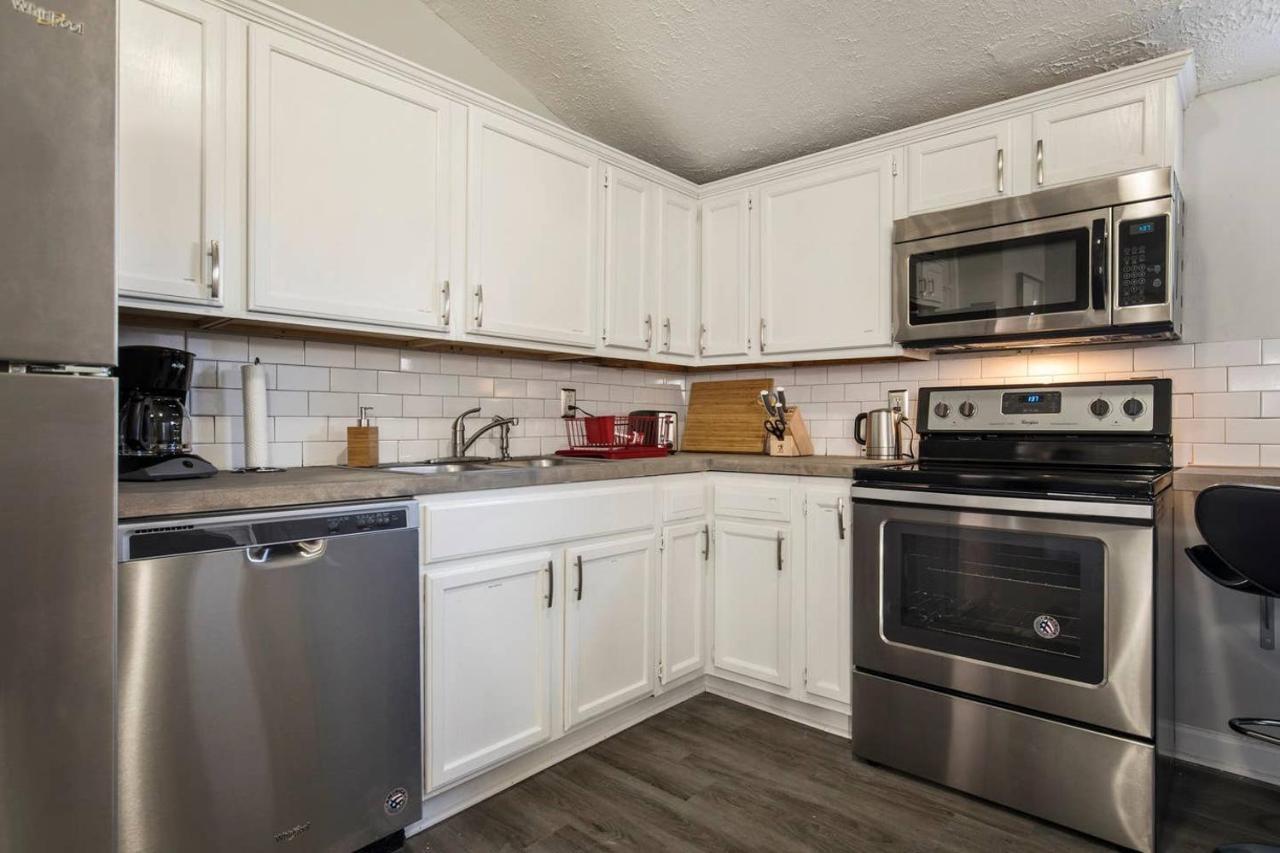 Louisville Dream House 4Br 2Ba By Cozysuites Екстер'єр фото